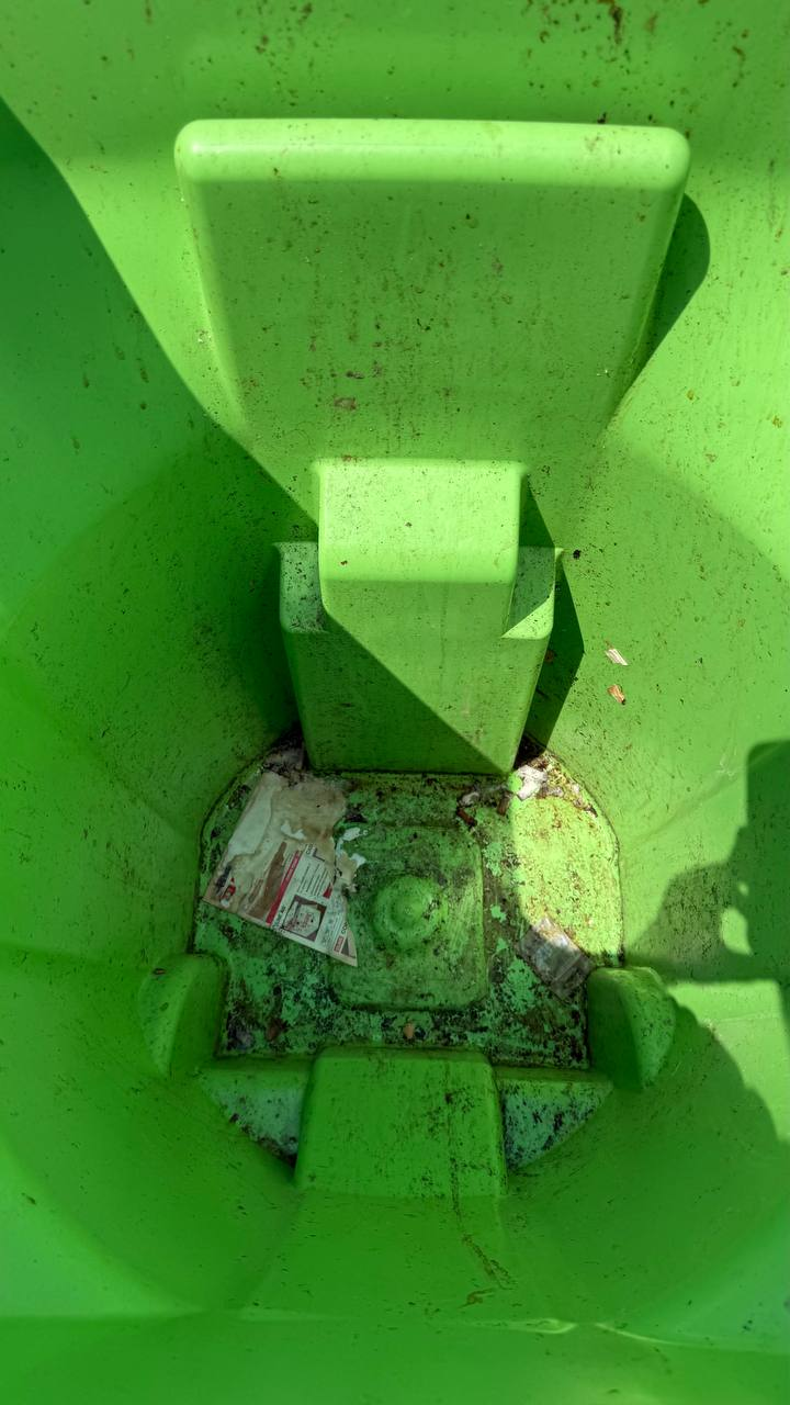 Interior bin cleaning before