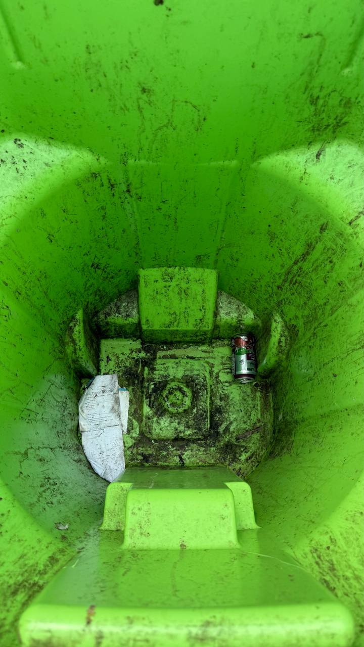 Interior bin cleaning before