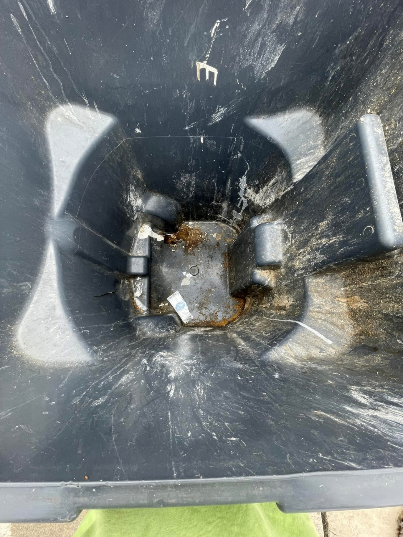 Exterior bin cleaning before